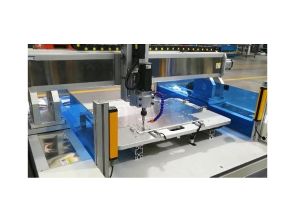 誠瑞豐科技研發製造的鈑金加工沈孔機（倒角機）運行狀態視頻